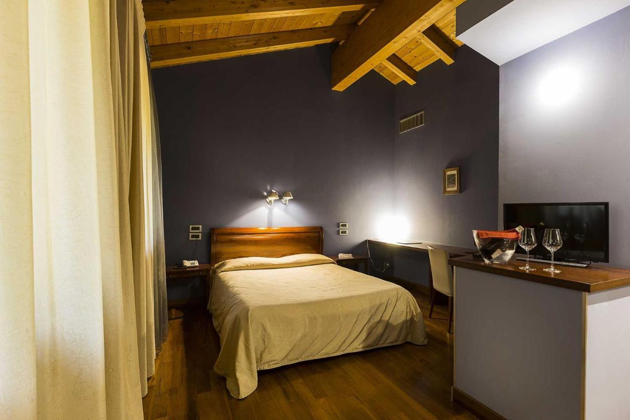 Hotel Due Platani Cornedo Vicentino ภายนอก รูปภาพ