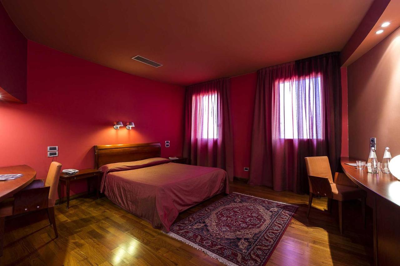 Hotel Due Platani Cornedo Vicentino ภายนอก รูปภาพ
